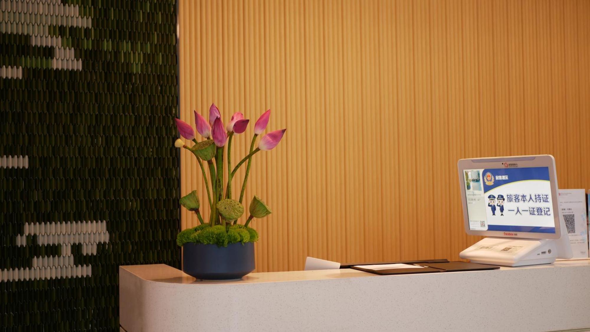 Hilton Garden Inn Shenzhen Airport,Enjoy 24-Hour One Way Free Delivery From Hotel To Shenzhen Baoan Airport On The Hour שנג'ן מראה חיצוני תמונה