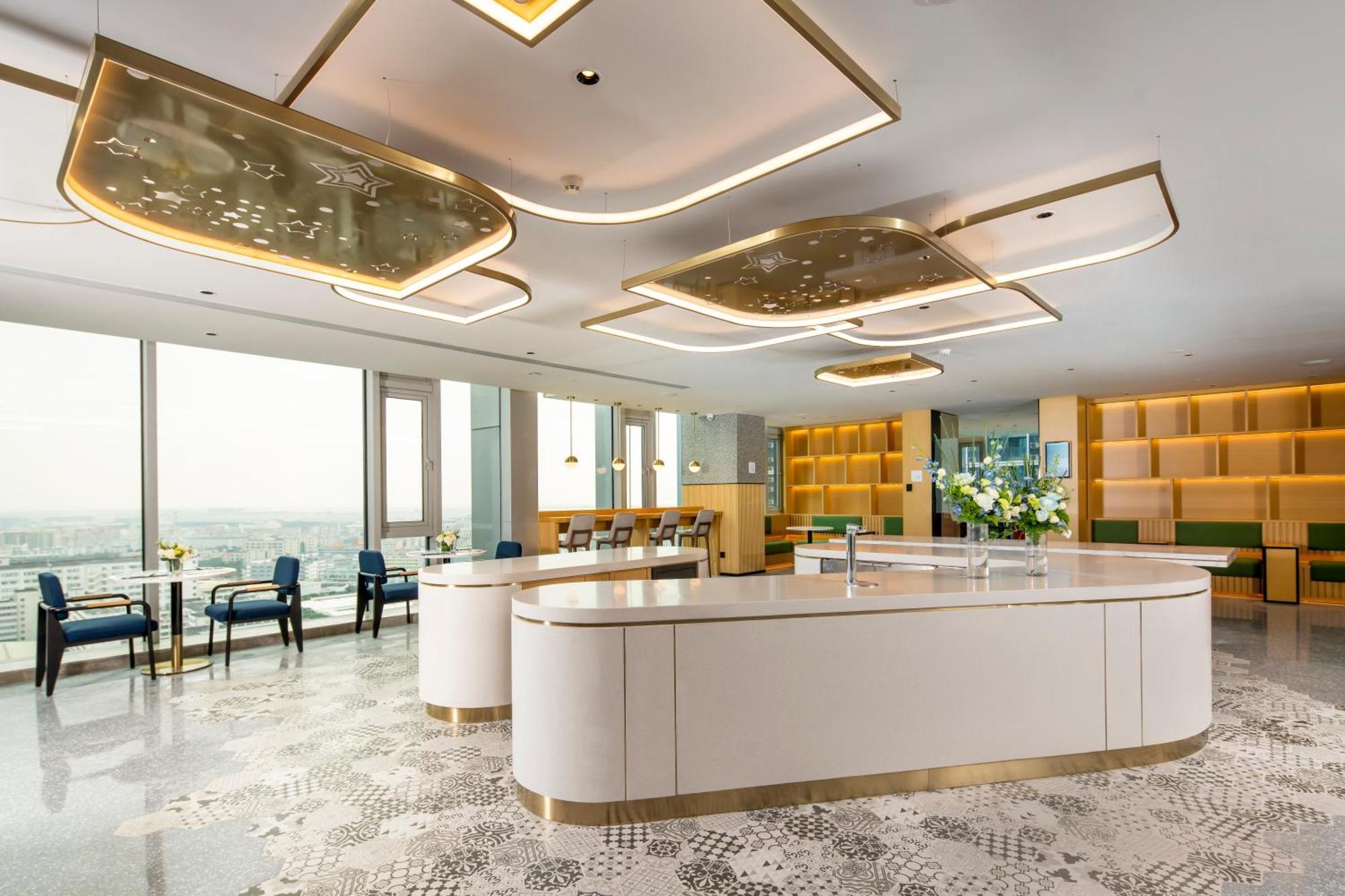 Hilton Garden Inn Shenzhen Airport,Enjoy 24-Hour One Way Free Delivery From Hotel To Shenzhen Baoan Airport On The Hour שנג'ן מראה חיצוני תמונה
