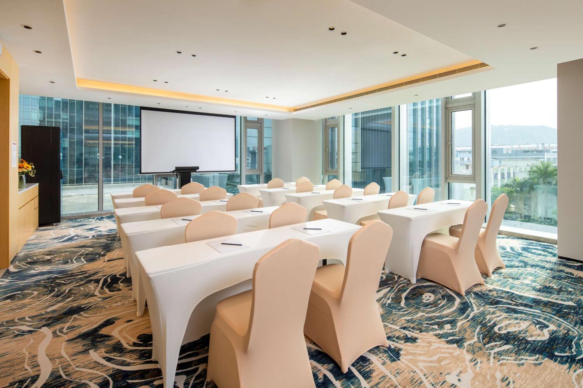 Hilton Garden Inn Shenzhen Airport,Enjoy 24-Hour One Way Free Delivery From Hotel To Shenzhen Baoan Airport On The Hour שנג'ן מראה חיצוני תמונה